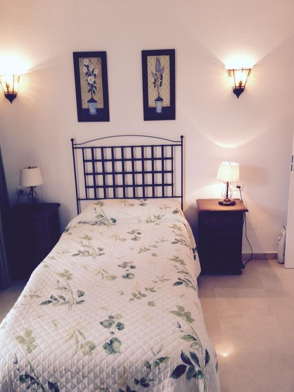 Dominion Apartments Estepona Oda fotoğraf